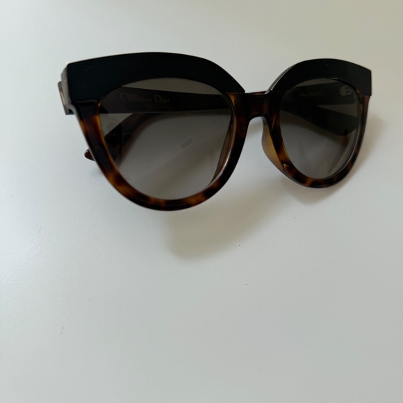 Vintage Dior Diorsoft1 Butterfly Sunglasses (Tortoiseshell and Matte Black) - Picture 10 of 12